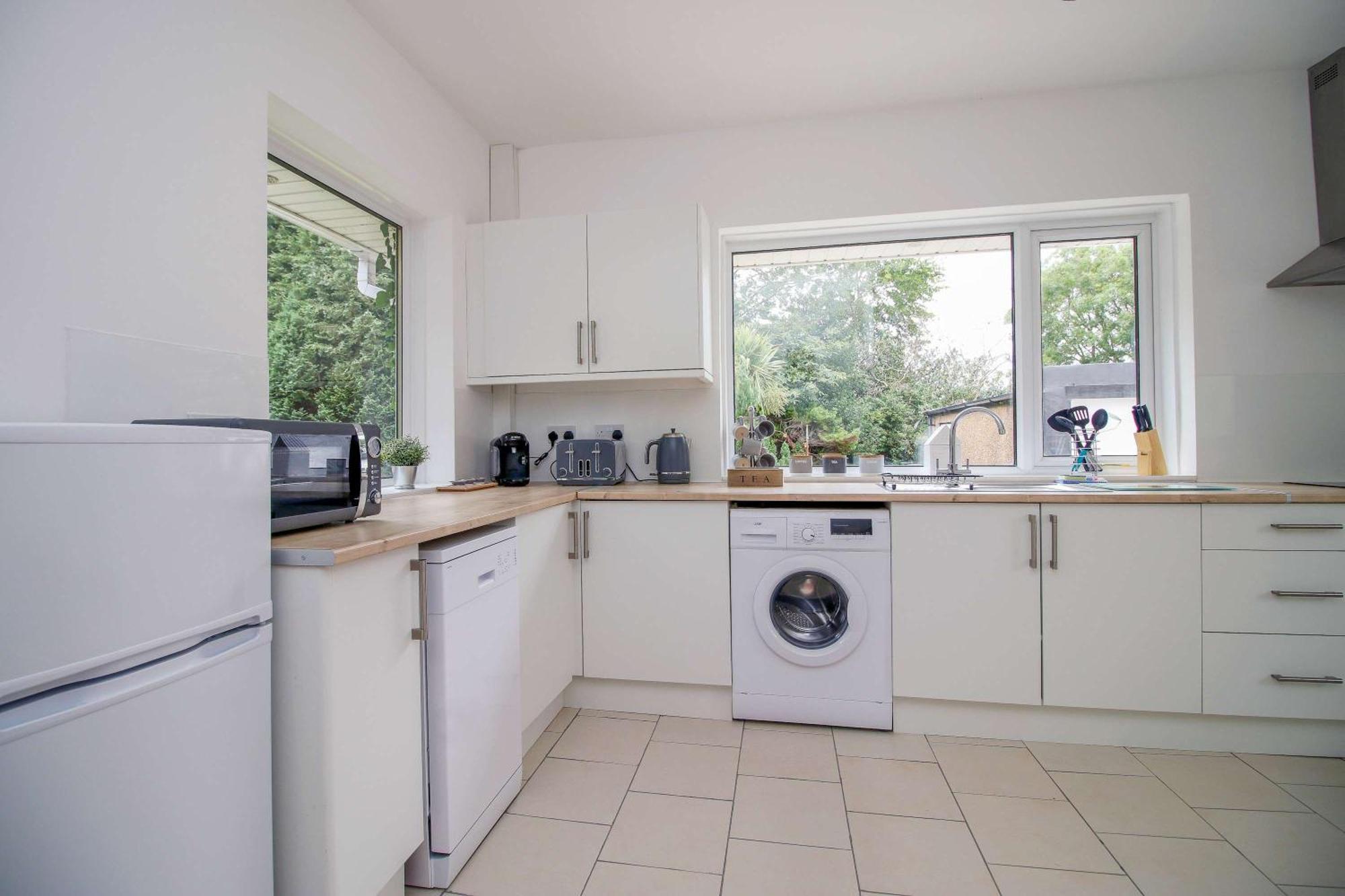 The Lockett Wonderful Large Bungalow Plympton, Plymouth Free Parking By Staystaycations Bagian luar foto